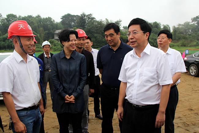 市领导张迎春、夏建平、刘明理等参加调研，望城区领导孔玉成、邹特等陪同调研